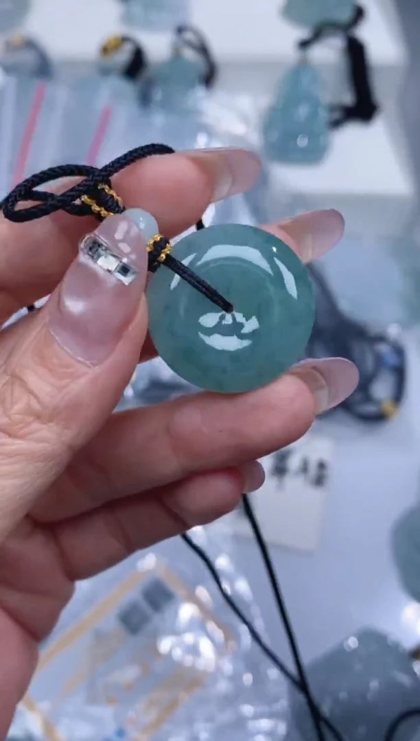 颈饰未镶嵌翡翠吊坠