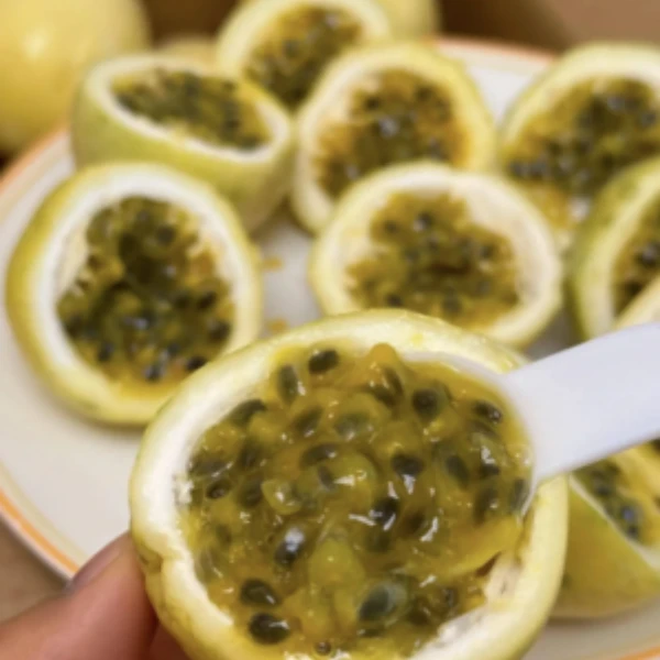 【顺丰包邮】黄金百香果酸甜适口 果香浓厚 净2.5斤左右（仅发南京）