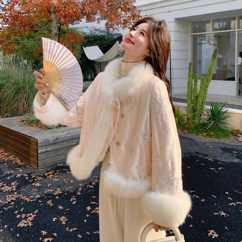 新中式国风狐狸毛羽绒服女2025冬季新款重工刺绣千金风名媛短外套