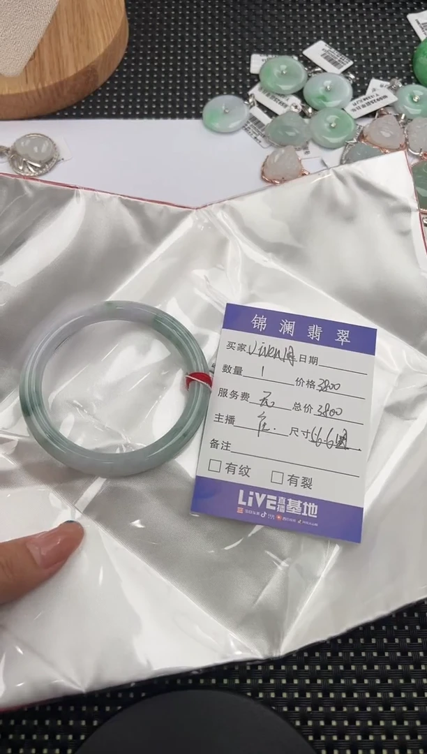 颈饰未镶嵌翡翠v****周手镯