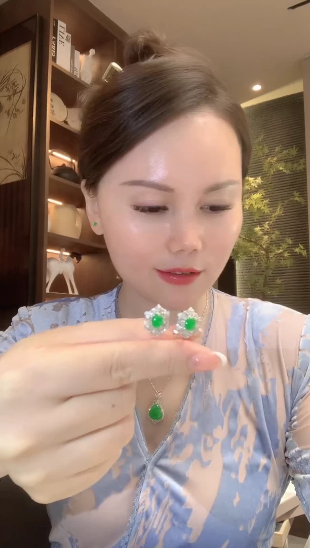 18K金镶嵌翡翠耳饰C77
