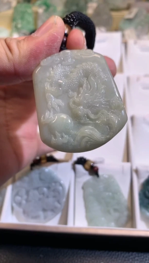 【闪购商品】翡翠颈饰未镶嵌02/22/128