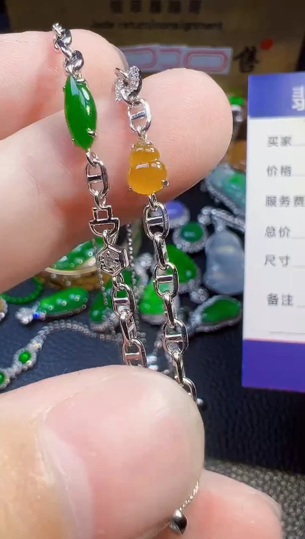 翡翠18K金镶嵌颈饰娟****娟翡翠