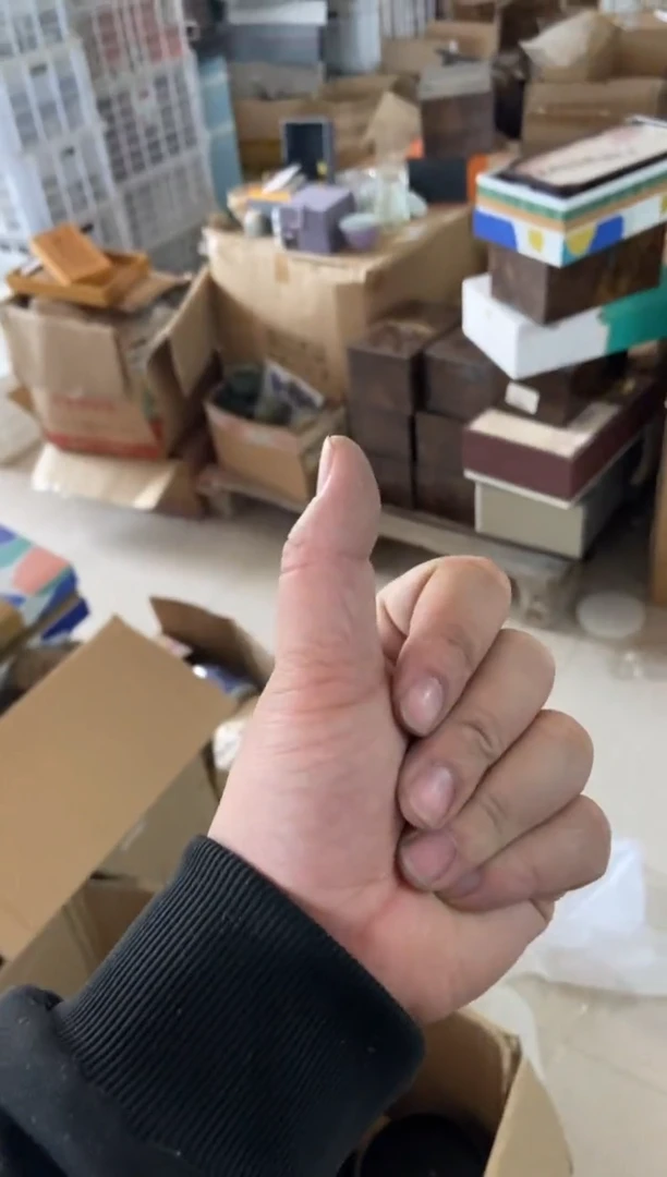 无运费险不带礼盒略有瑕疵有点脏介意勿拍