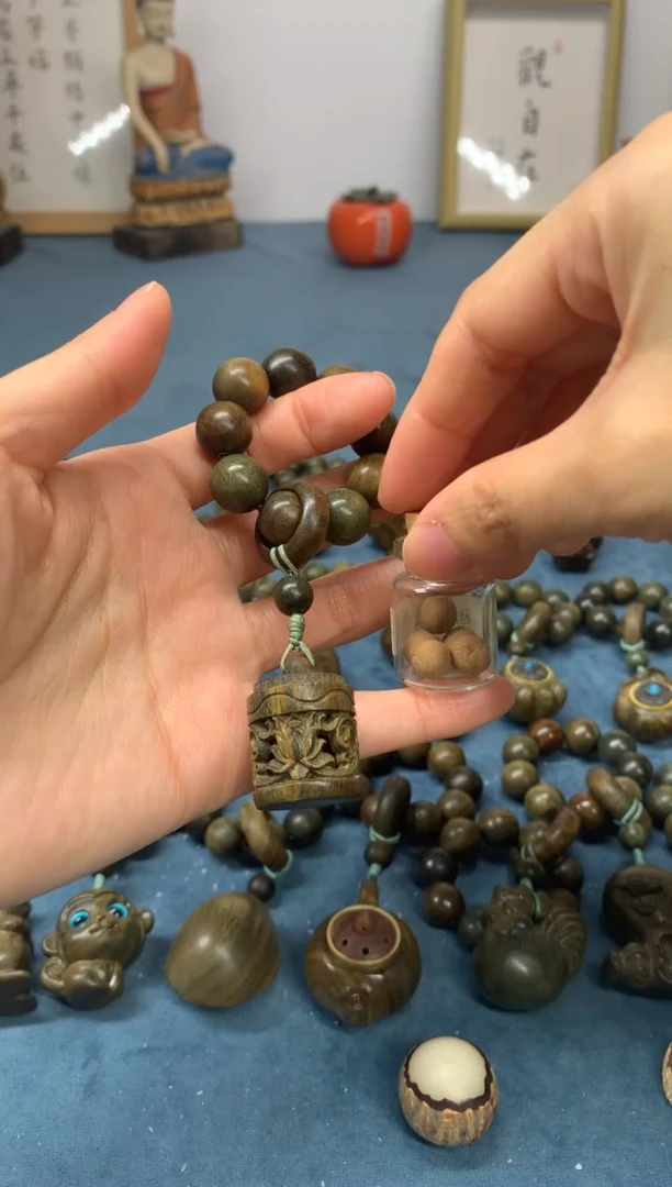 【闪购商品】维腊木（绿檀）把件西番莲香囊 送1瓶香丸