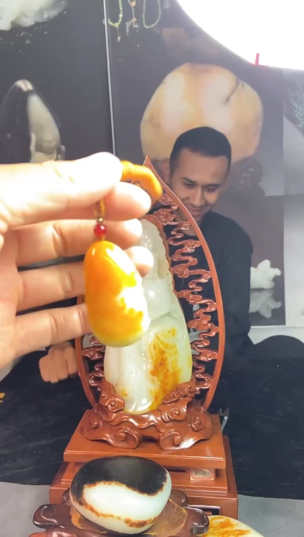 未镶嵌和田玉挂件东****.和田玉