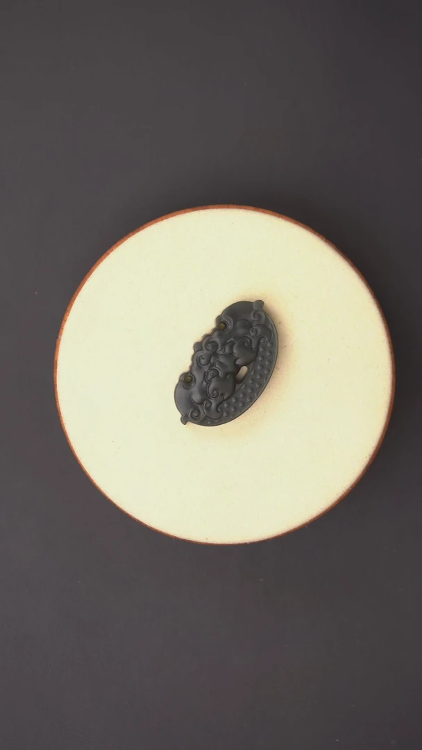 吊坠(赠链)未镶嵌和田玉或*一个