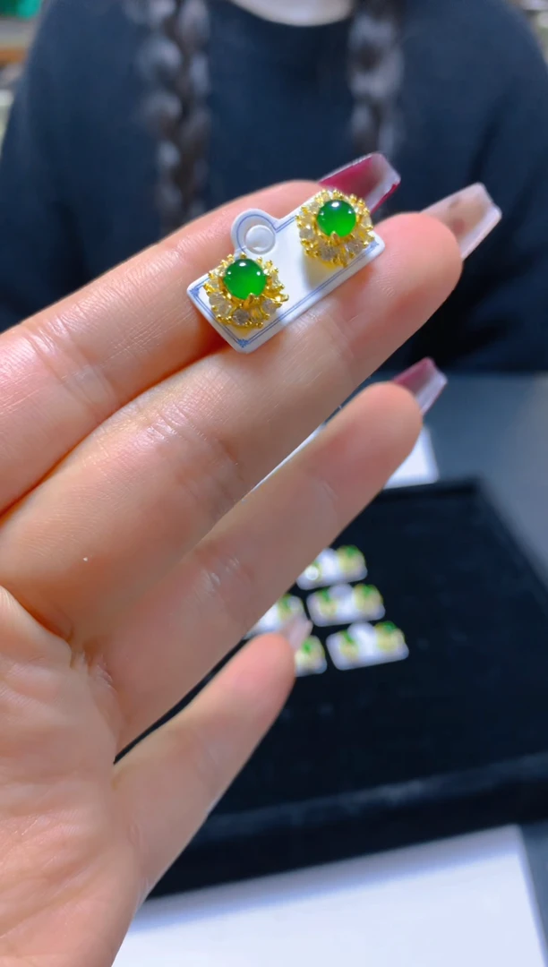 未镶嵌翡翠耳饰多样性发一