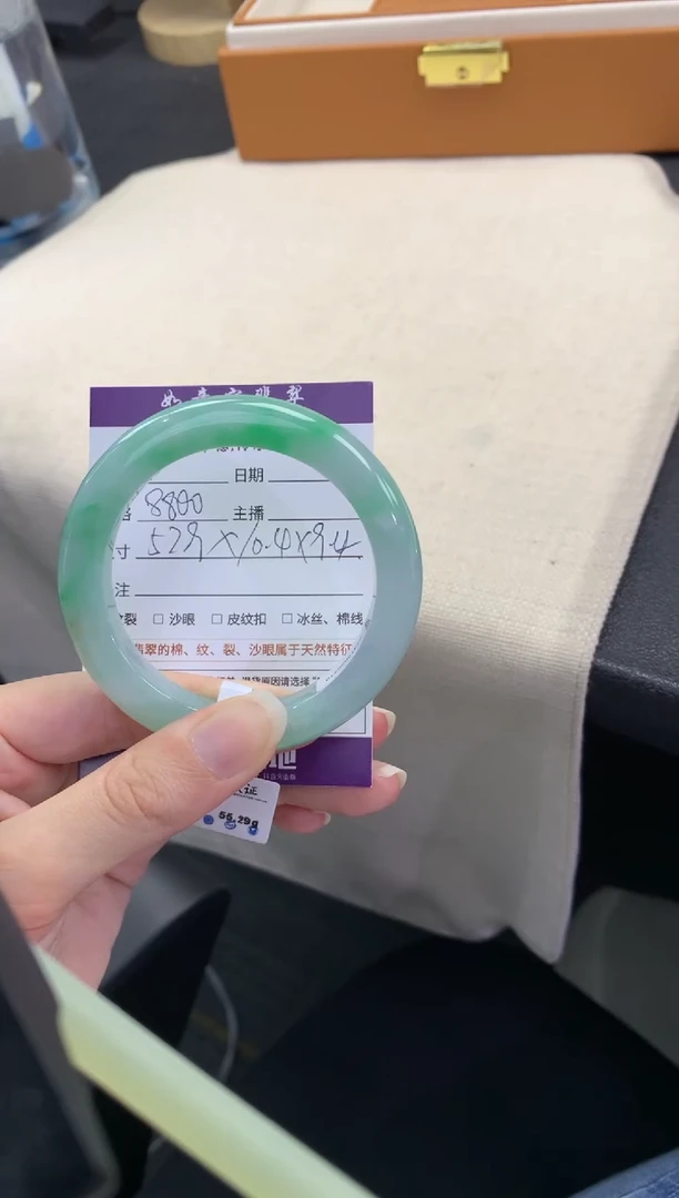 翡翠手镯未镶嵌