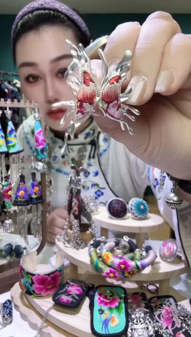 刺绣纯手工苗绣非遗耳环