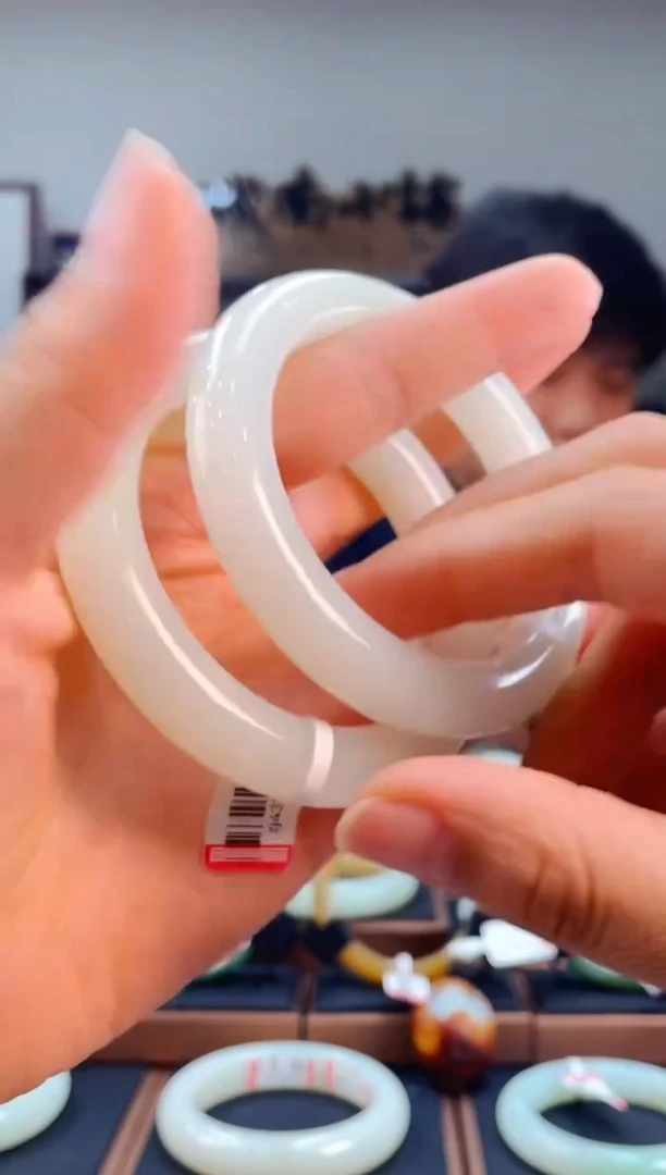 和田玉手镯未镶嵌白玉54-61多样性发一