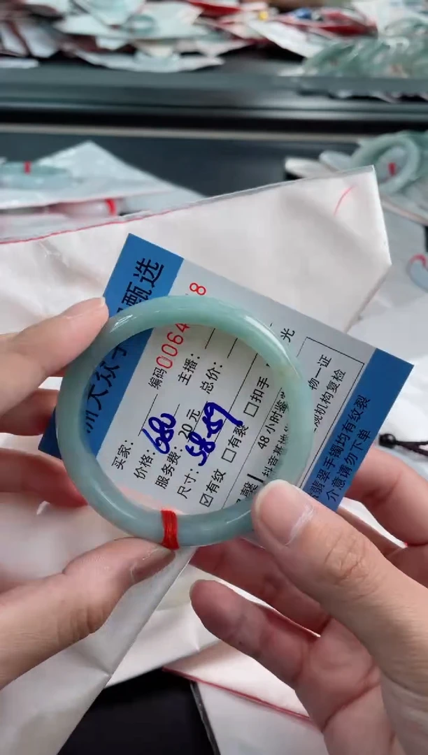 翡翠手镯未镶嵌翡翠手镯