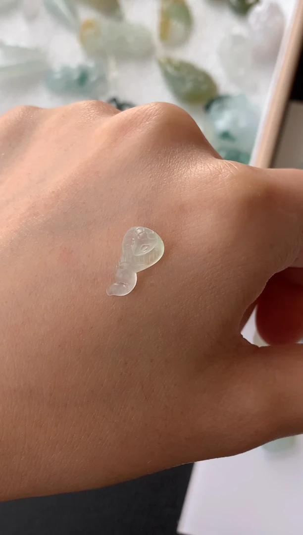 定制翡翠未镶嵌高冰小蛇