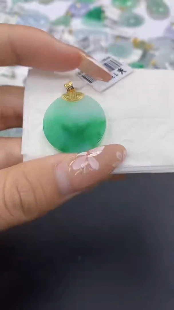 颈饰18K金镶嵌翡翠a货假一赔三支持复检百元上9元证书费自理