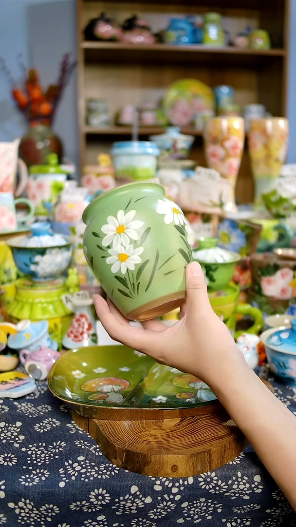 设计师款手绘釉下五彩陶瓷