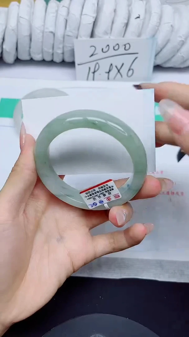 石英质玉手镯未镶嵌18/56.3