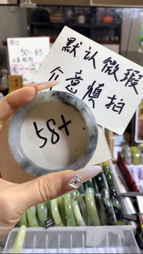 未镶嵌岫玉手镯7