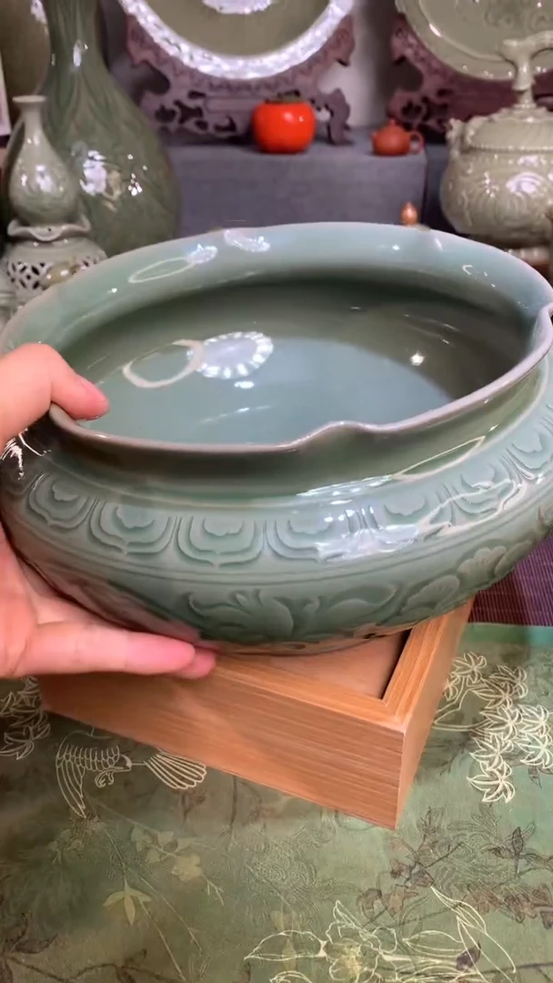 夏*周耀州窑青瓷手工大师刻花大水洗缠枝牡丹纹一只