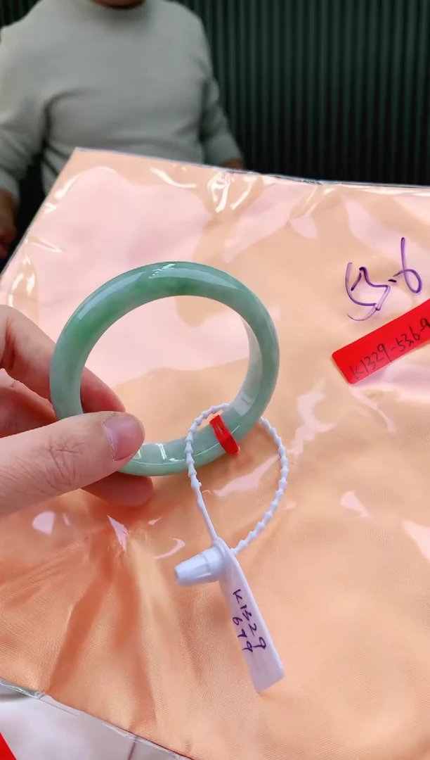 未镶嵌手镯翡翠53+