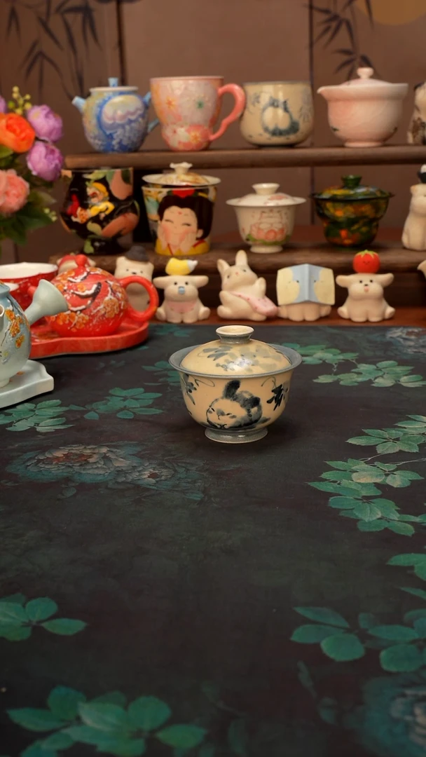 小雾垂露   小白兔盖碗