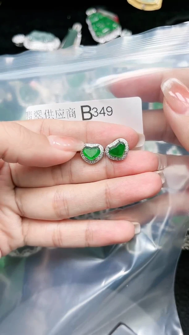 【闪购商品】翡翠颈饰未镶嵌赠皮绳349