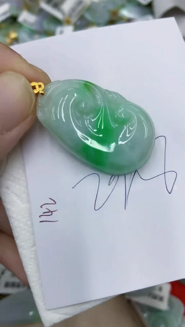 颈饰18K金镶嵌翡翠11111111111