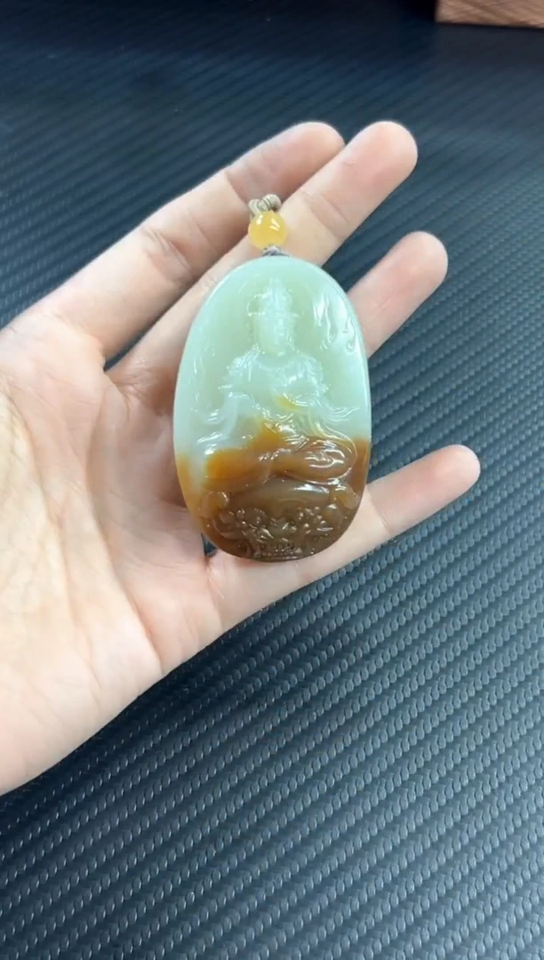 吊坠(赠链)未镶嵌和田玉若羌微色差