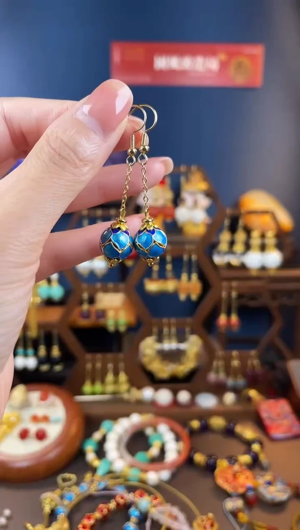 A***a，蓝色莲花珐琅耳钩