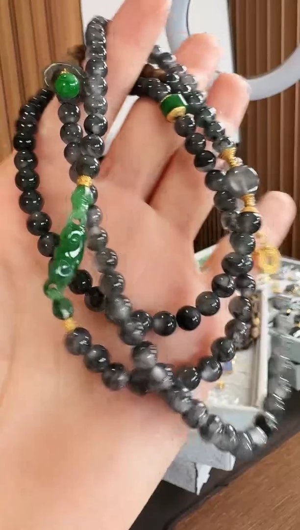 颈饰18K金镶嵌翡翠珠串