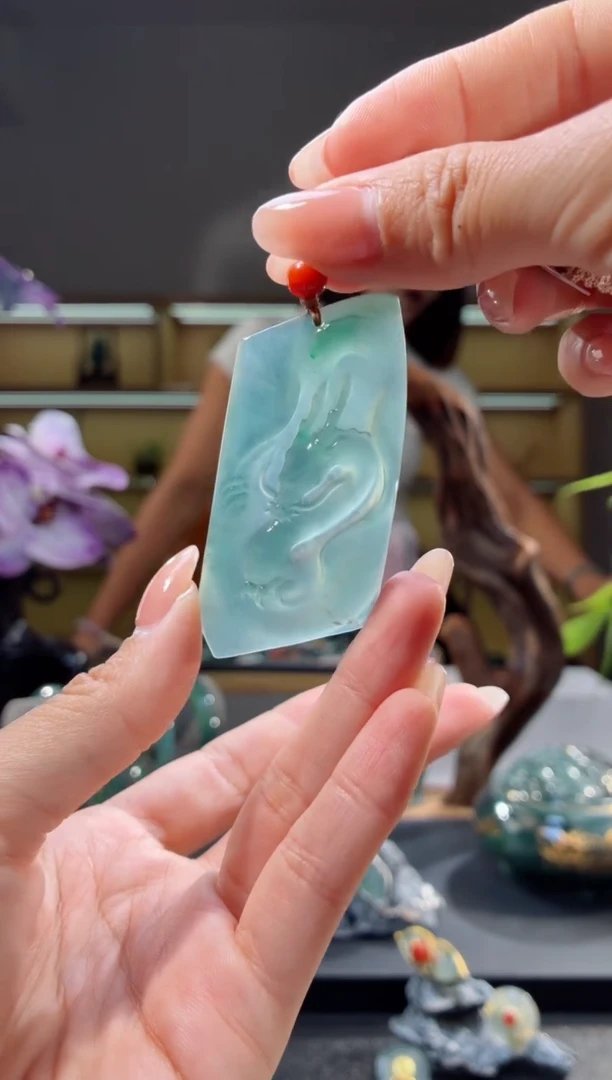 吊坠(不含链)未镶嵌翡翠龙牌