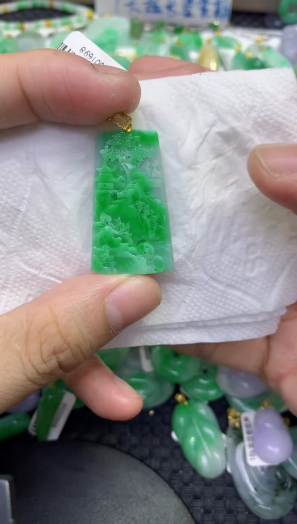 颈饰18K金镶嵌翡翠天然缅甸A货翡翠1