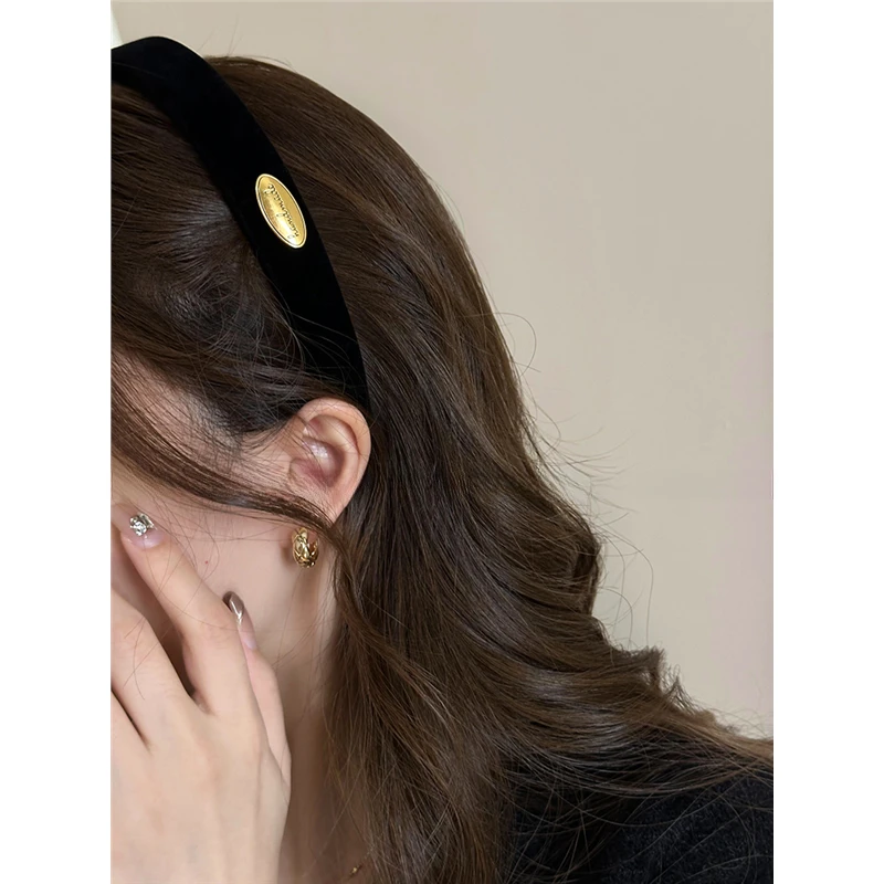 字母金标黑色发箍女2025新款洗脸压发丝绒头箍高级感洋气时尚头饰