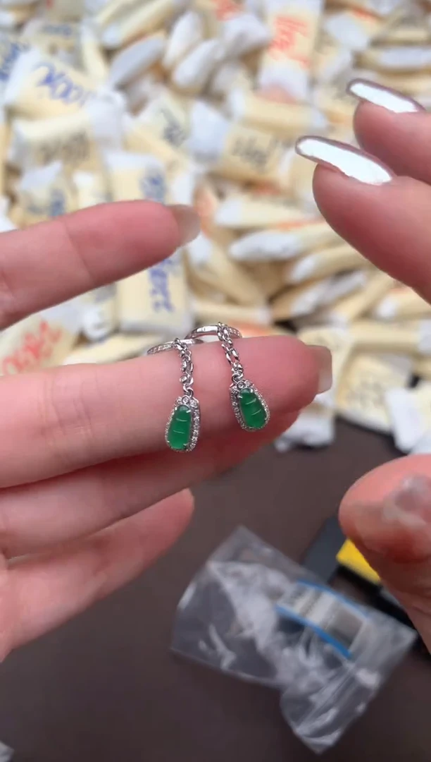 【闪购商品】翡翠耳饰18K金镶嵌一对