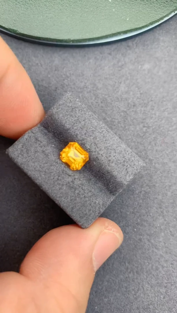 裸石彩色蓝宝石2ct 黄色蓝宝石
