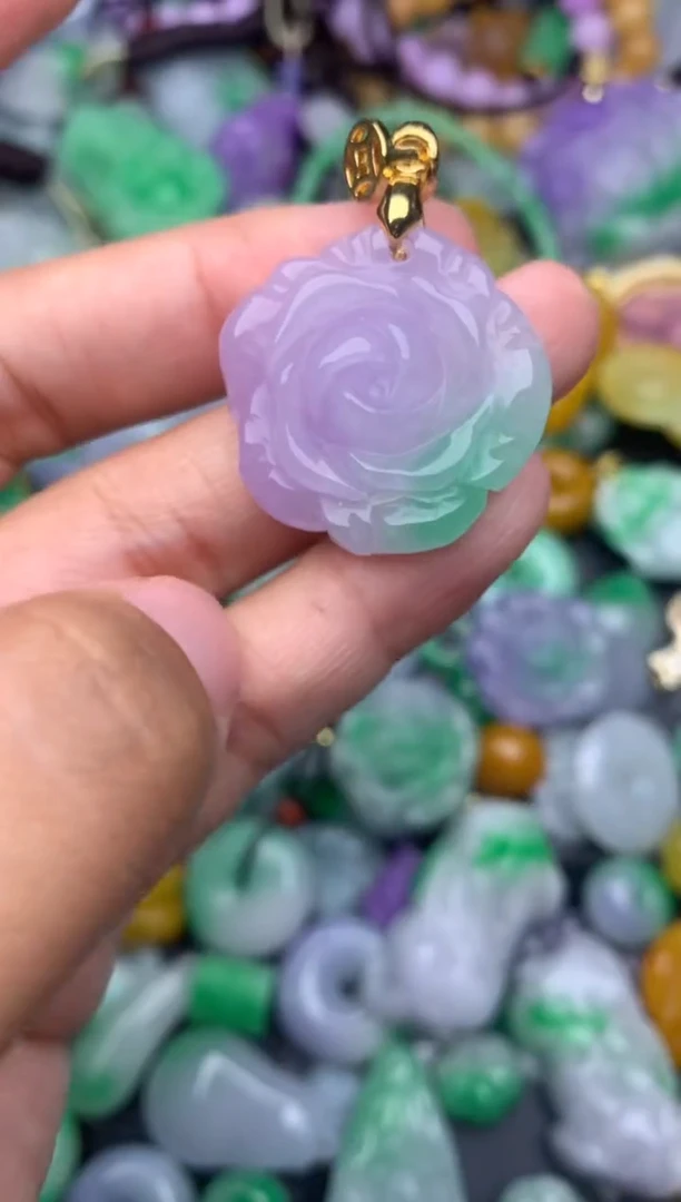 颈饰未镶嵌翡翠天然缅甸翡翠吊坠
