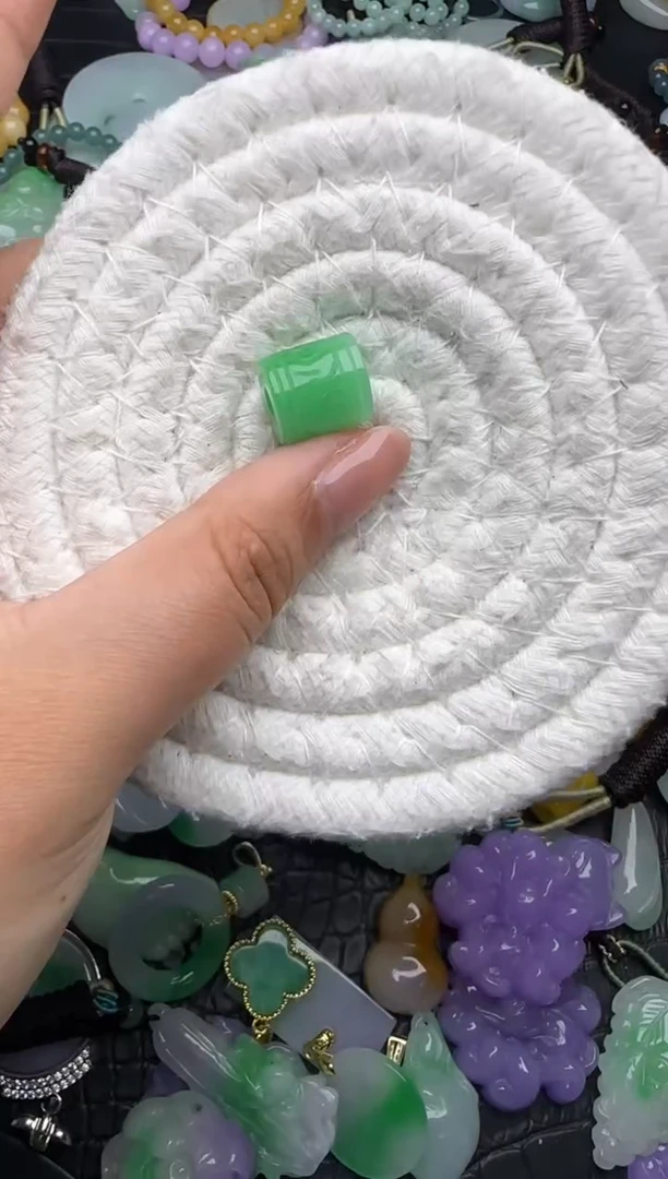 颈饰未镶嵌翡翠缅甸翡翠吊坠