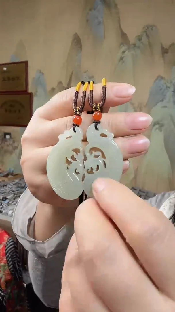 颈饰未镶嵌和田玉.