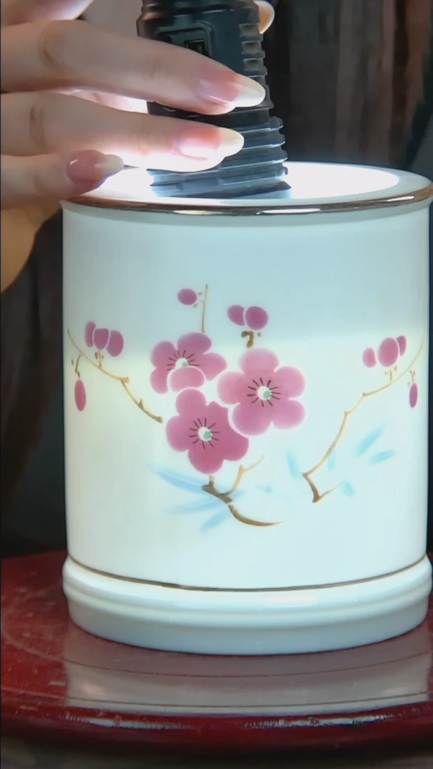 摆件景德镇陶瓷红梅笔筒
