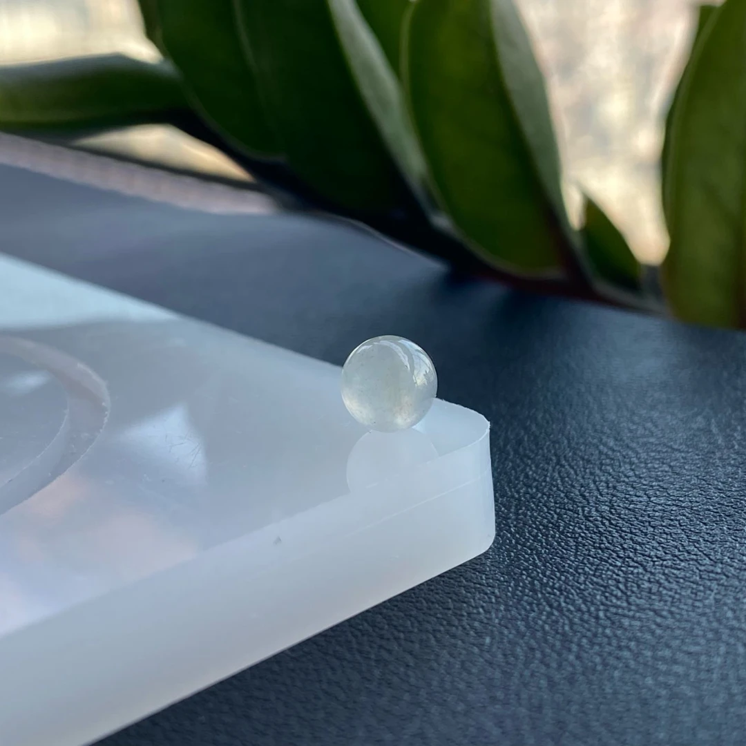 缅甸天然a货翡翠卡6.2mm冰白带乌鸡飘花支持七天无理由