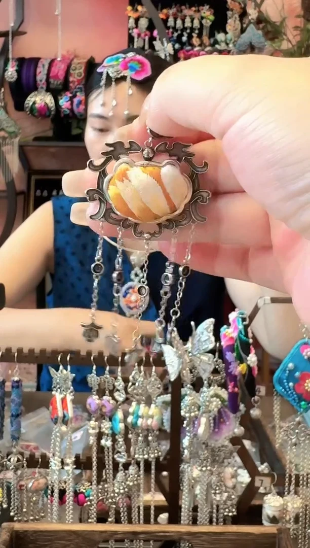 织绣云织谣民族风精美饰品   318