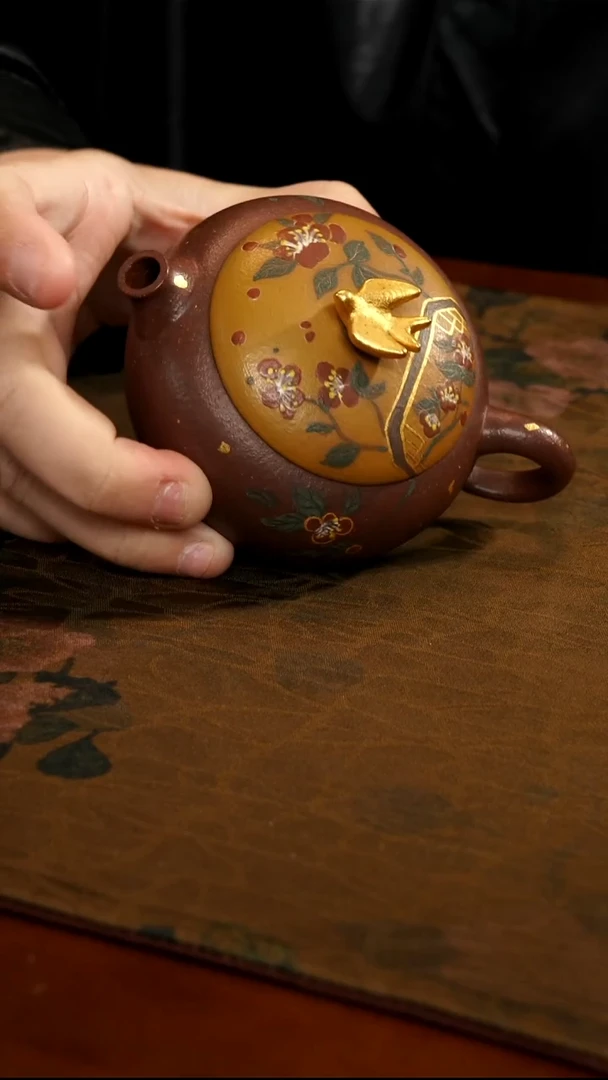 茶壶紫砂紫泥加金金燕子壶