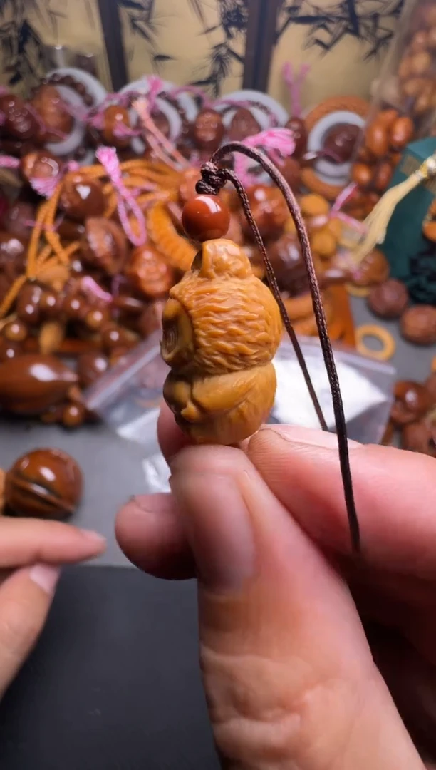 手串橄榄核拉布布一个