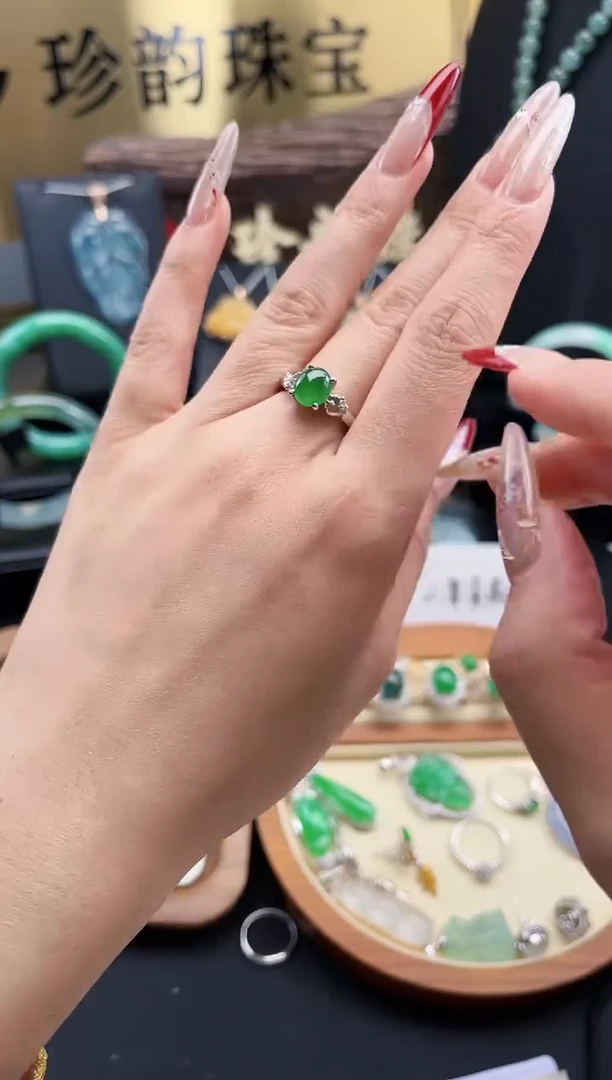 【闪购商品】翡翠戒指18K金镶嵌翡翠戒指