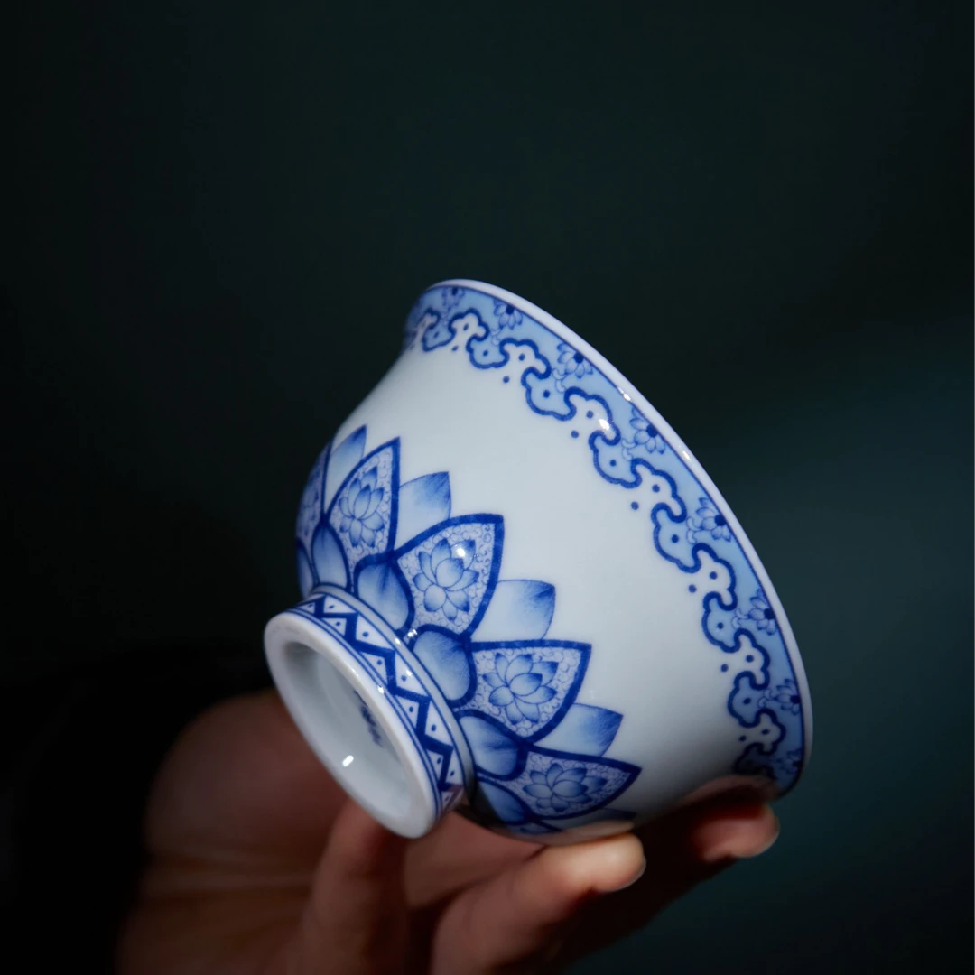 景德镇七丞堂青花并蒂莲主人杯压手杯