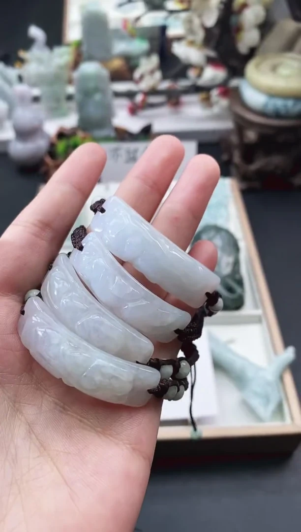 翡翠未镶嵌颈饰天然缅甸A货翡翠随机发一件