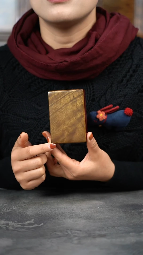 【闪购商品】金丝楠木艺满花精工紫包金粗支烟盒604