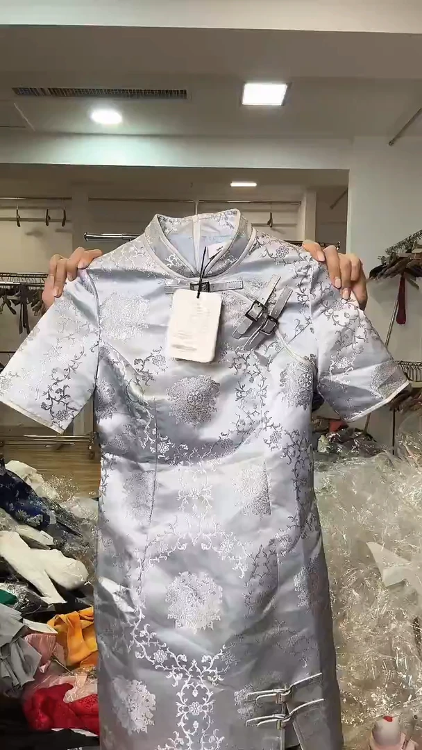 连衣裙       S码         100斤