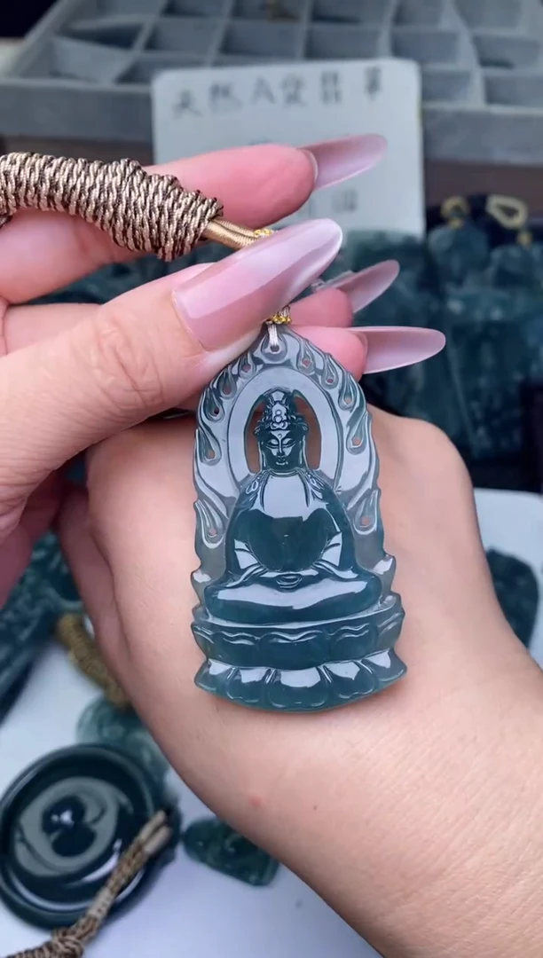 颈饰未镶嵌翡翠