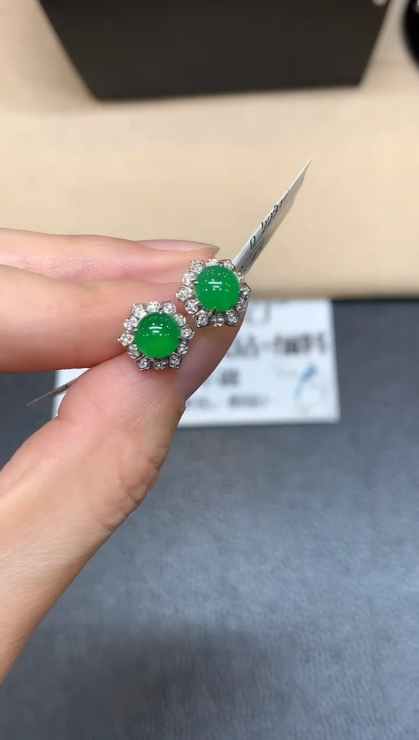 18K金镶嵌翡翠耳饰蛋面【无服务费