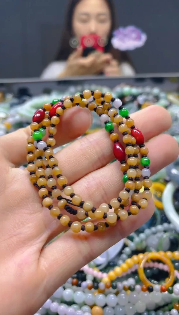 颈饰未镶嵌翡翠4MM/J/翡翠A货，一件也是批发价